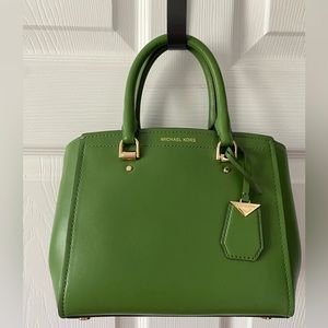 Michael Kors Handbag/Crossbody .Excellent used condition. Measures appro…